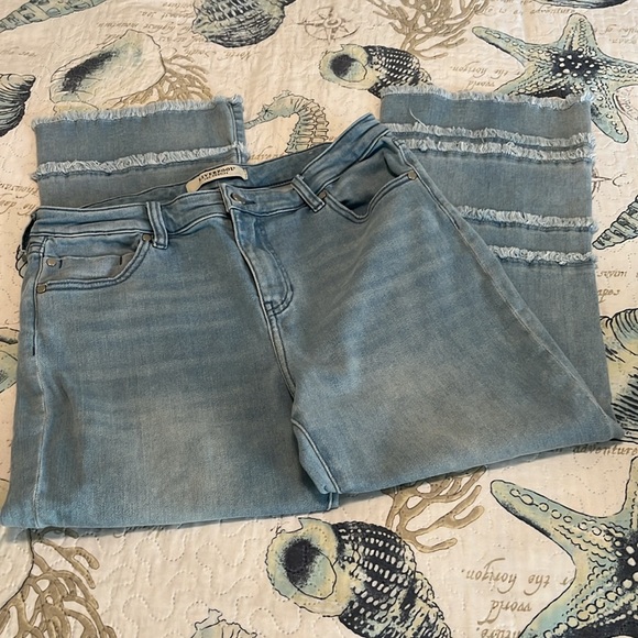 Liverpool Hannah Crop Flare Jeans - Picture 2 of 8